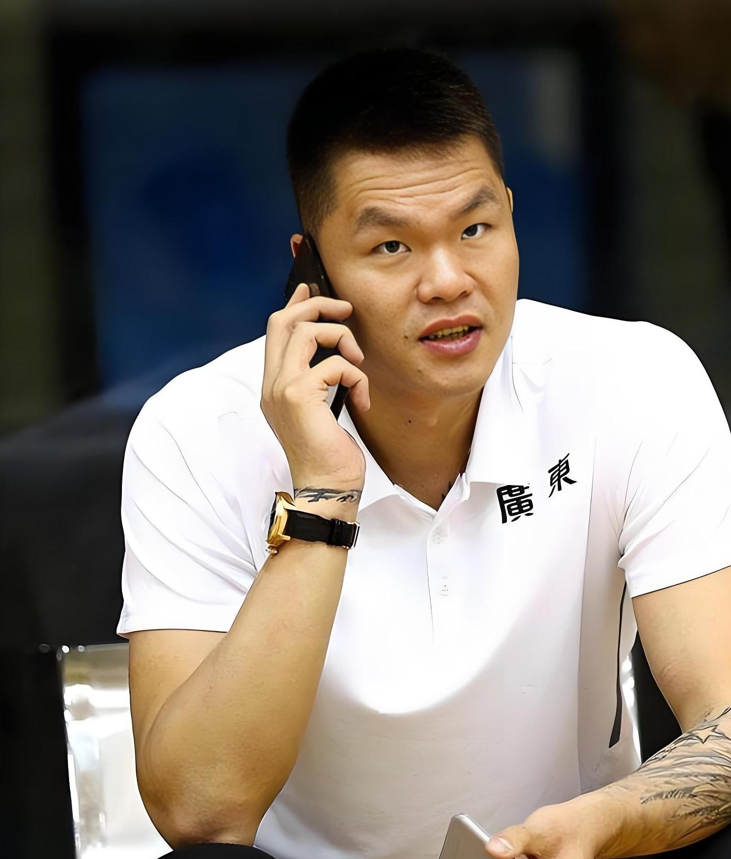 包含转折点！深圳男篮复出首秀，欧冠窗口期攻防权衡，媒体盛赞，更衣室氛围转暖的词条