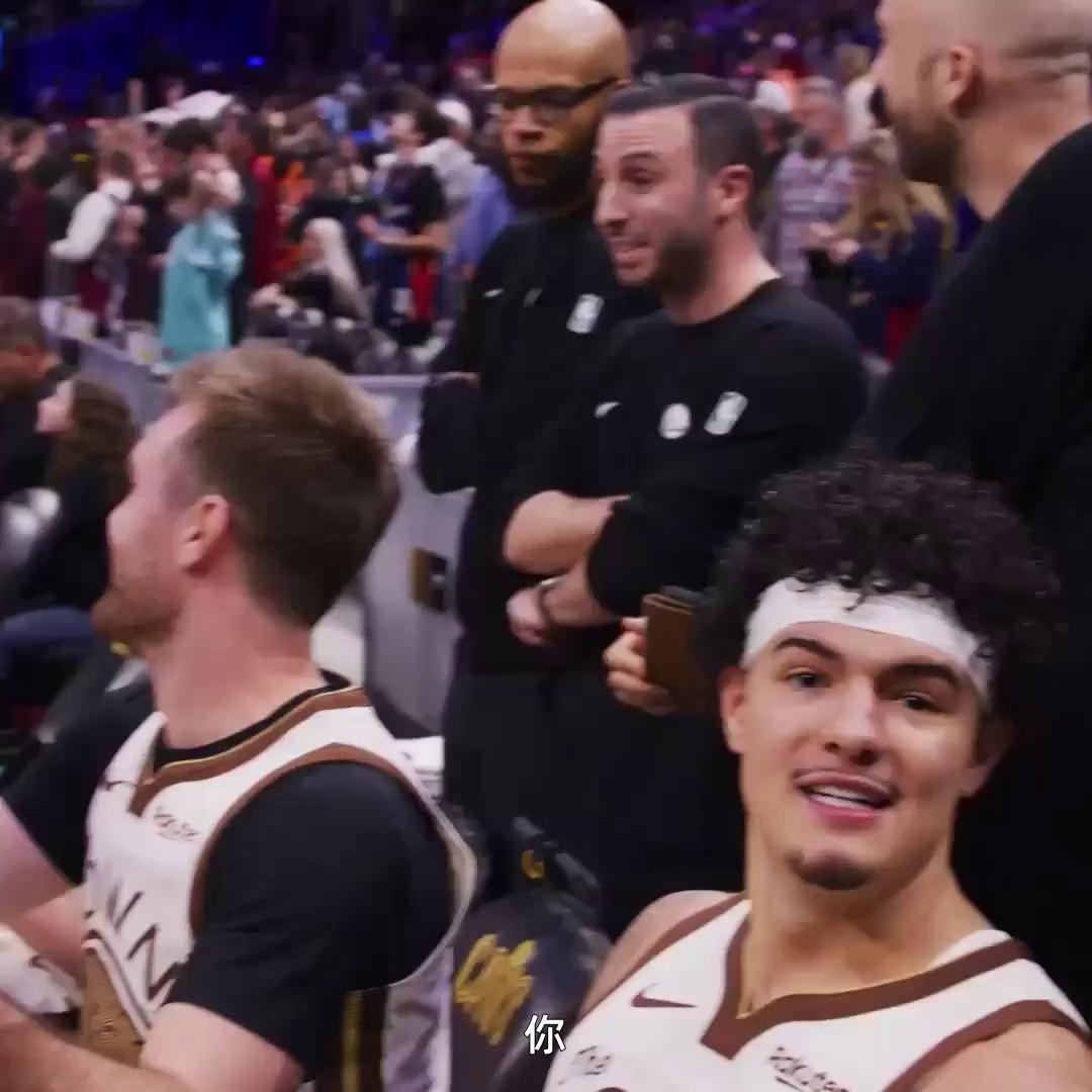 包含集结日金州勇士绝杀压哨——NBA季后赛节点到来，球迷炸锅，球队文化再被提及的词条